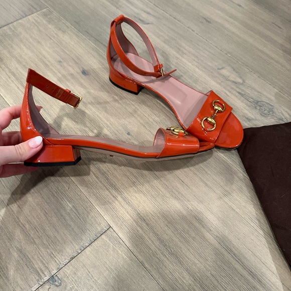 Authentic preloved sandals in a stunning color. - Picture 3 of 4